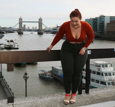 Ioana Chira model photo