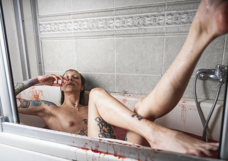 Zeynep Renda hot actress photos