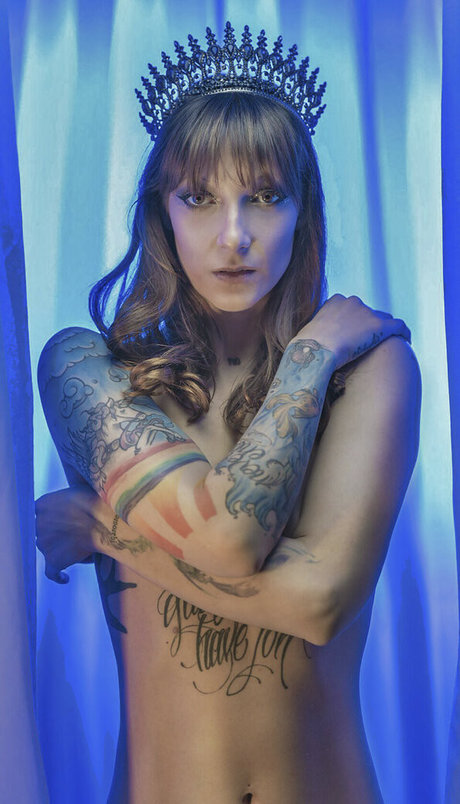 Zeynep Renda pretty actress pics