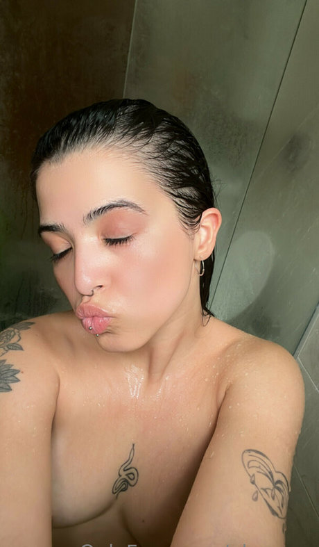 glrmmro star nude pic