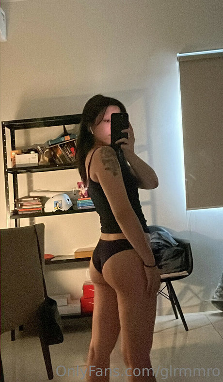 glrmmro naked star pic