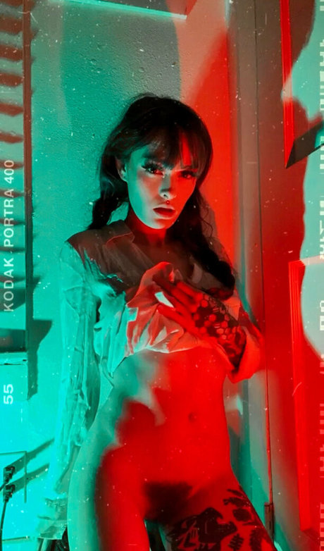 Littlehollybeth hd pornstar photo