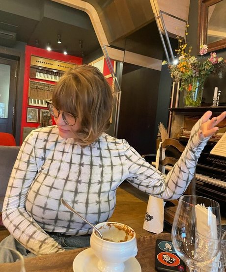 Veronika Ivanova model pornographic image