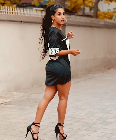 scarlettmrose model nude photos