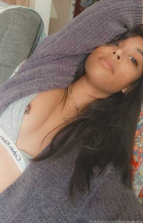 Spicypakora model naked images