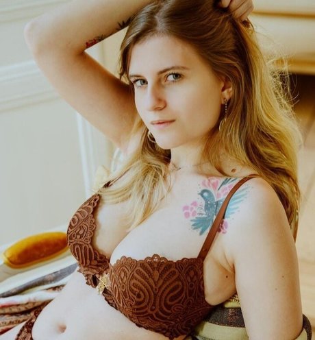 Snowishh hd pornstar pic