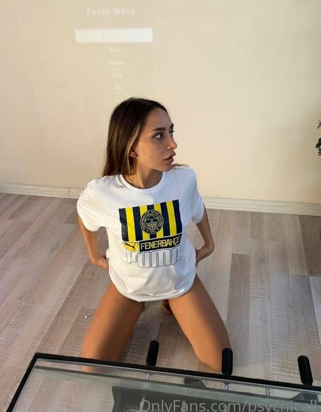 psycnicall pretty model photo