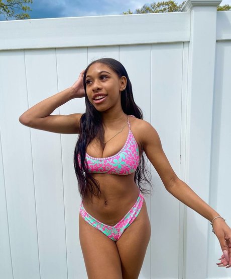 Elyse Rey naked star image