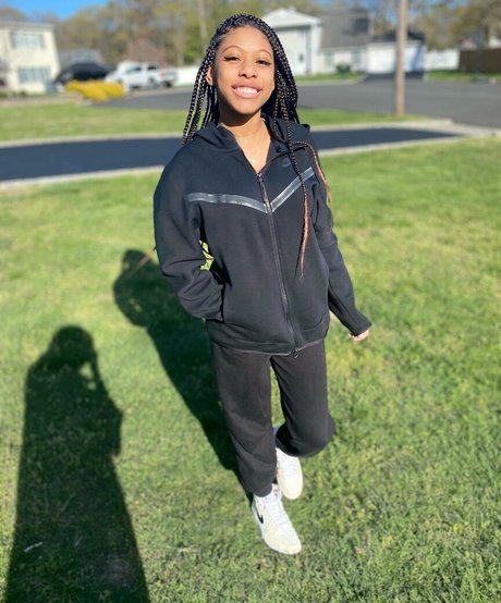 Elyse Rey naked star pics