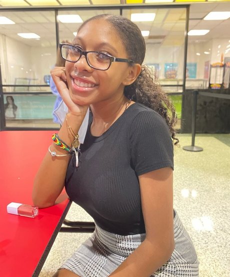 Elyse Rey top actress photo