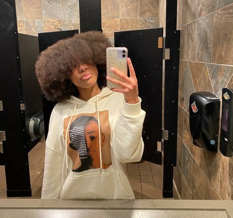 Elyse Rey star pornographic images