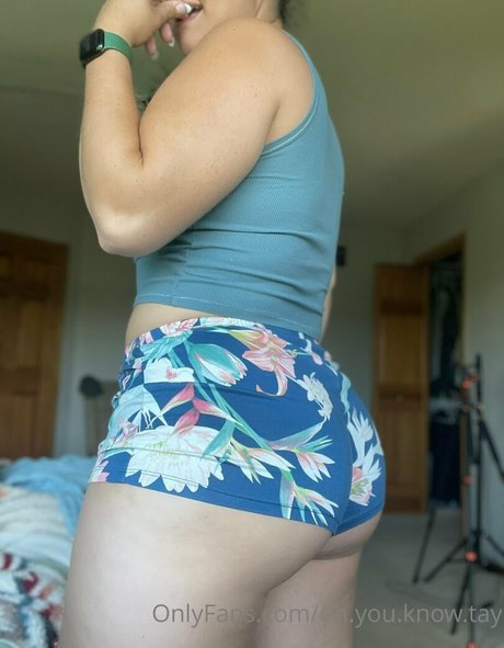 ohyouknowta erotic model image