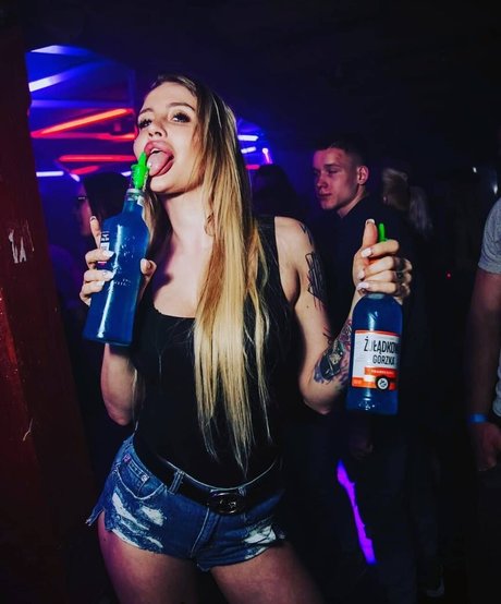 Klaudia Stec naked model images