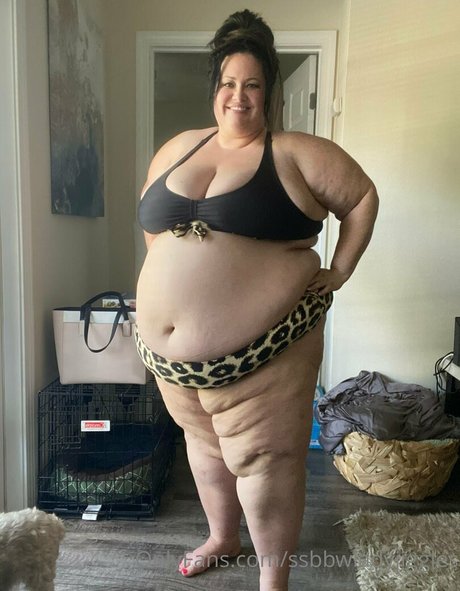 ssbbwladyjiggles sexy actress pictures