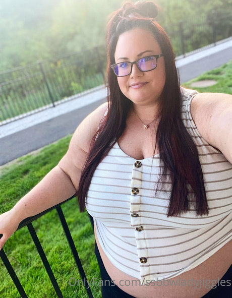 ssbbwladyjiggles top star galleries