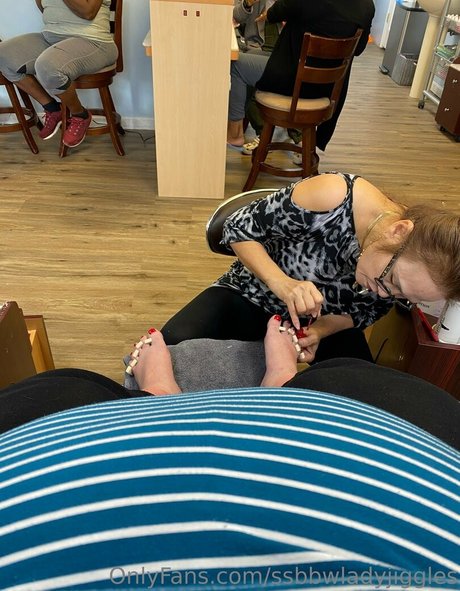 ssbbwladyjiggles nude star photos