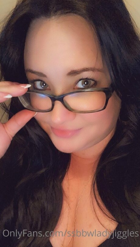 ssbbwladyjiggles pornographic star picture