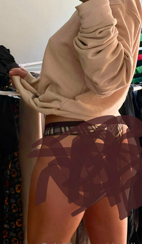 richelis adult model picture