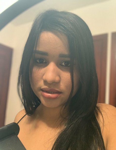 giamonroexo hot model gallery