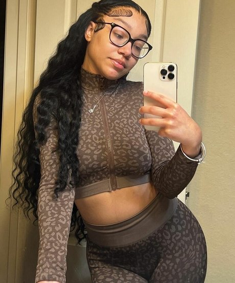 Caileneasely hd actress img