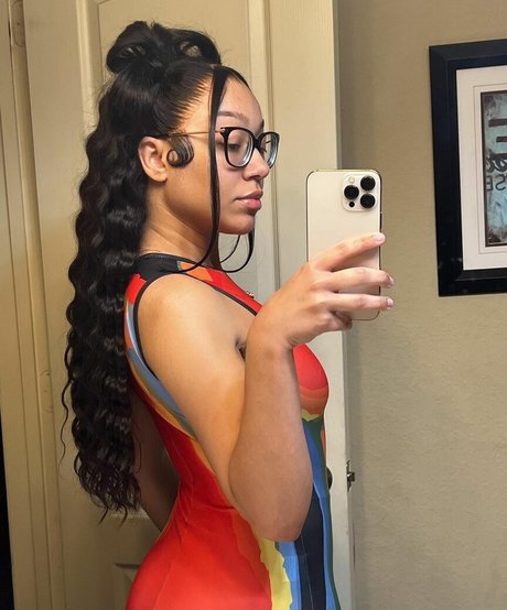 Caileneasely art model gallery