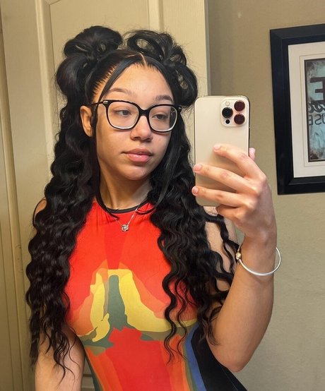 Caileneasely sex pornstar image