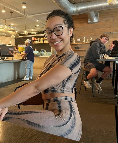 Caileneasely star hd pictures