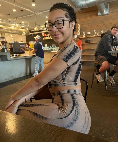 Caileneasely beautiful pornstar pics