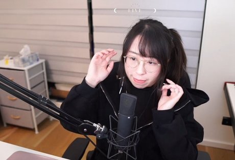 lolnatsumiii nudes model gallery