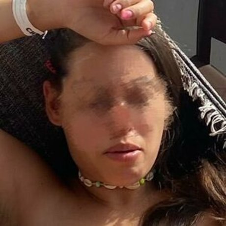 Any Peituda model top galleries