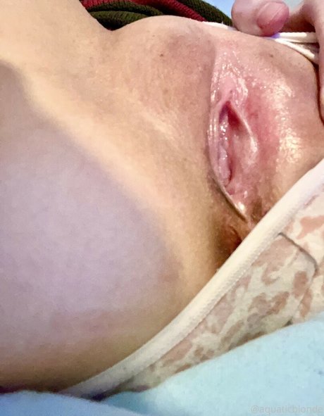 porcelainblues hot model pic