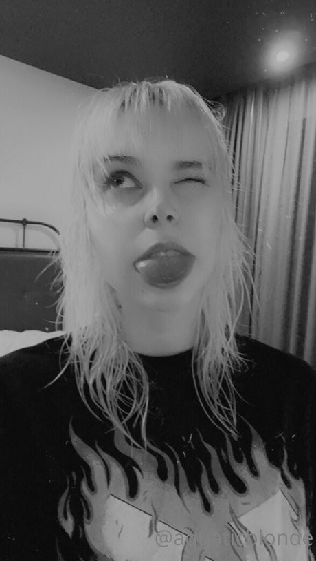 porcelainblues model xxx image