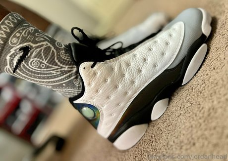 jordanhead model xxx img