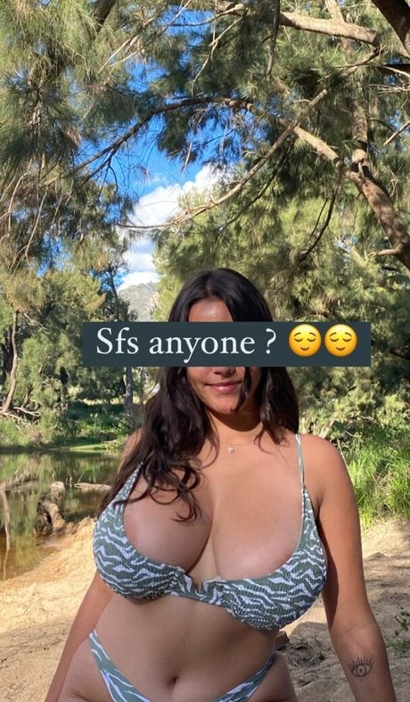 Lotti Loka model nude pic