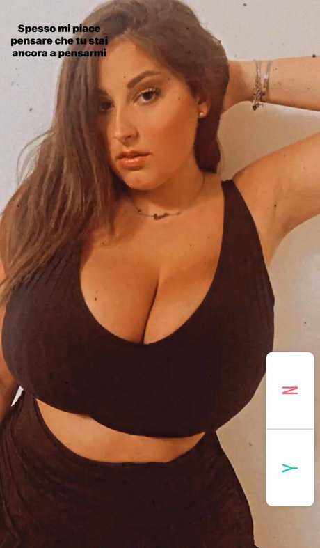 Jolanda Tummolillo sexy model images