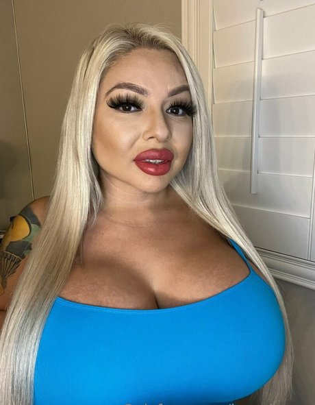 bunnbunzz nude pornstar photo