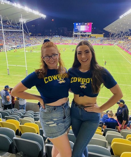 Molly Shield hot pornstar img