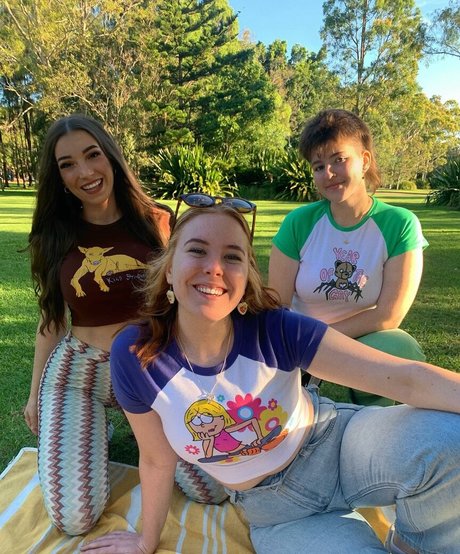 Molly Shield pornographic actress pics