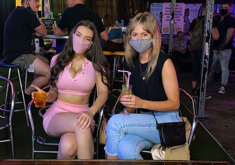 Molly Shield pretty star img