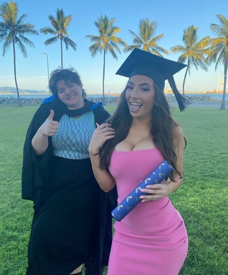 Molly Shield pornstar nudes gallery