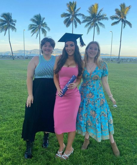 Molly Shield star porn galleries