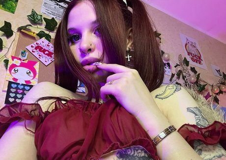 maaary nip adult model pic