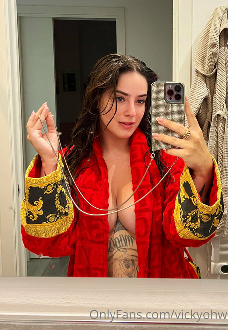 vickyohw star erotic photos