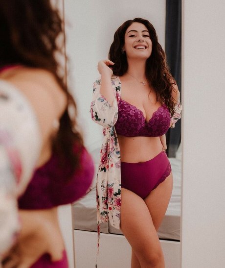 Paola Torrente erotic actress pics