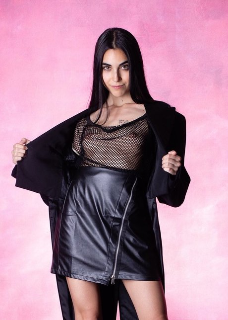 Annalisascano model adult picture