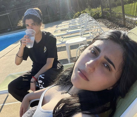 Jennmelon sexy pornstar gallery