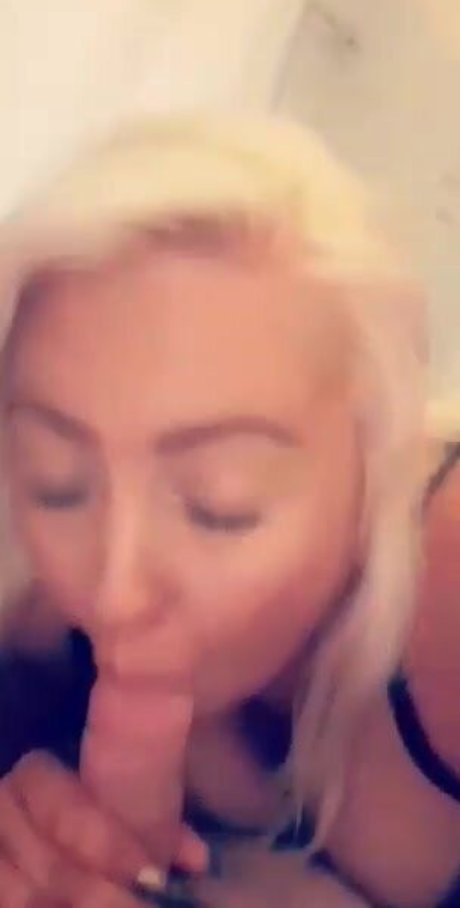 Elle Huxley nude pornstar pic