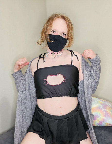peachiefemboy pretty model img