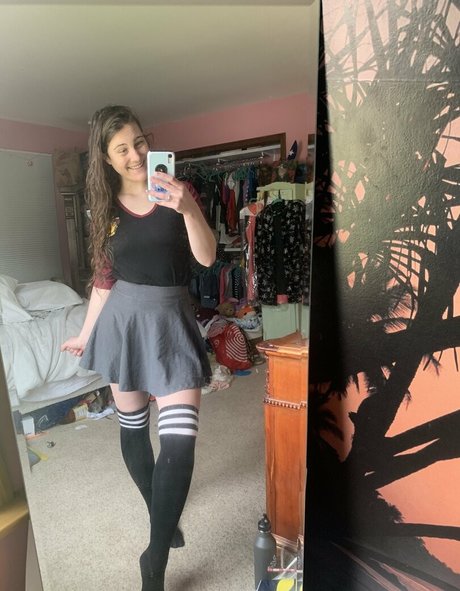 averyafterhours adult model img