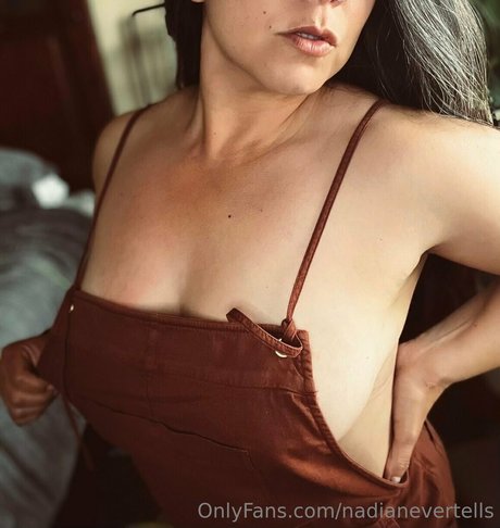nadianevertells art pornstar img